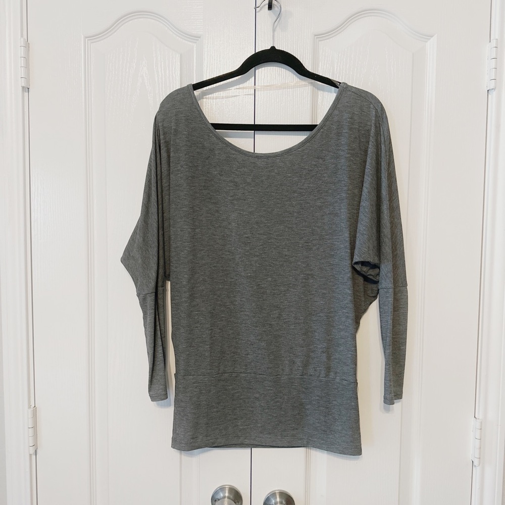 Lucy Woman’s Tunic Top long Sleeves Gray Size XS